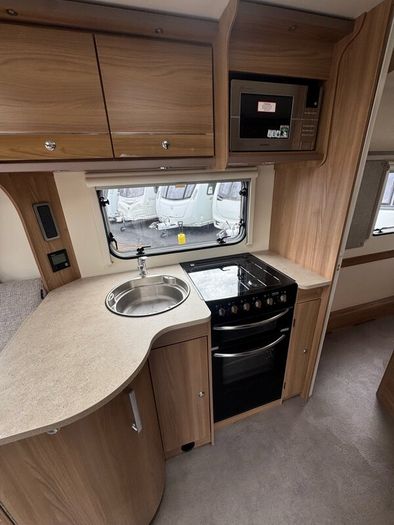 2017 Bailey Pegasus Brindisi - fixed Island - Bed