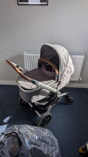Joolz Hub travel system with Cybex Cloud infant car seat