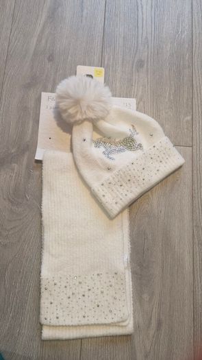 Hat and scarf set BNWT