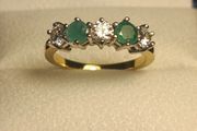 18ct Gold Vintage Diamond and Emerald 5 Stone Ring