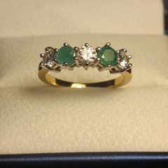 18ct Gold Vintage Diamond and Sapphire 5 Stone Ring