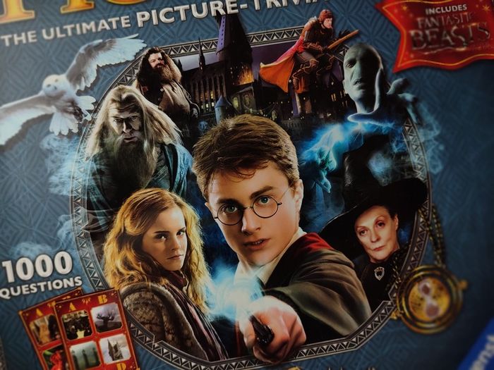 Pictopia ! Harry Potter Edition ! The Ultimate Picture-Trivia Family Game ! Includes Fantastic Books ! by Ravensburger !