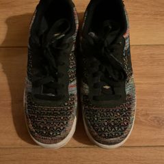 Girls Nike Air Max Trainers size 5 uk
