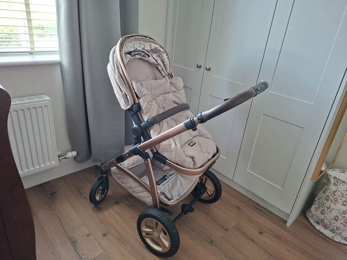 Cosatto Wow 2 Travel system - whisper