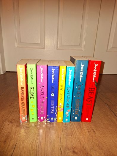 Bundle of 8 David Walliams books, excellent condition