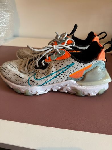Unisex Nike Runners - Size UK8 / EU42.5