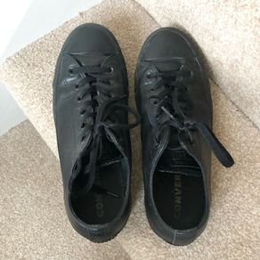 Black leather Converse trainers UK6.5