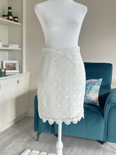 Ladies White Lace Mini Skirt from Lipsy London Love Michelle Keegan