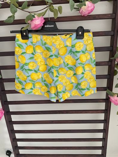 Zara size medium high waisted linen mix. Lemons pattern