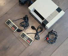 Nintendo NES Original Nintendo Entertainment System With Cables