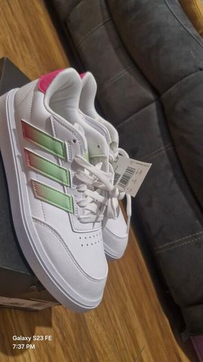 Genuine adidas Womens Courtblock runners size 6 new
