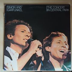 SIMON and GARFUNKEL Live in Central Park Double Vinyl Album.