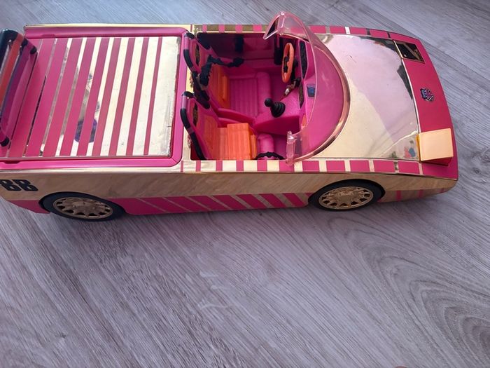LoL bundle dolls, car, kitchen and accessories