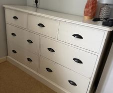 chest of drawers