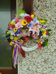 A decorative spring Easter wreath.
