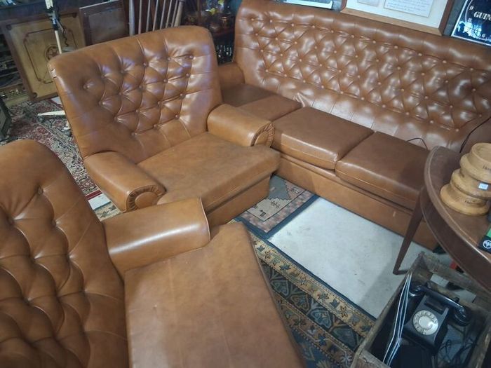 Buttonback Suite Sofa + 2 armchairs