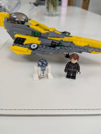 100% LEGO Star Wars Anakin's Jedi Starfighter 75214 Complete With Minifigs