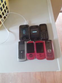 7 Phones For Sale ... Selling as faulty