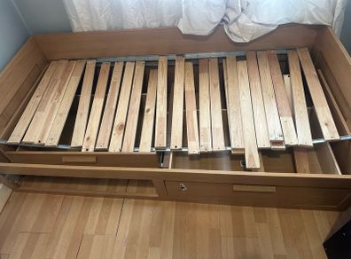 Free single bed (broken) need to be fix or recycle (collection only)