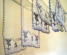 Vintage table runner and napkins