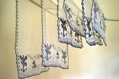 Vintage table runner and napkins