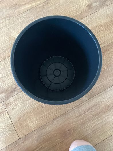 pot/ bucket