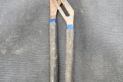 pipe wrench