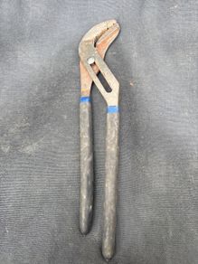 pipe wrench