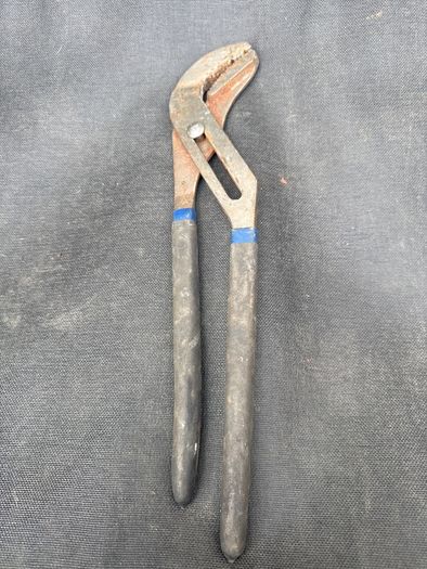 pipe wrench