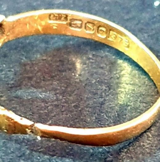Vintage 9ct Gold Claddagh Ring - 1.6g (Cut Band)