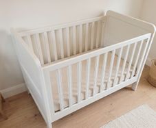 White cot / Cot bed; Very Good Condition