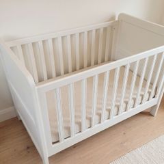 White cot / Cot bed; Very Good Condition