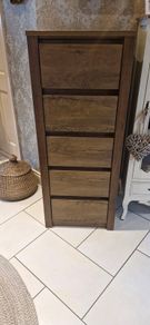 chest of drawers