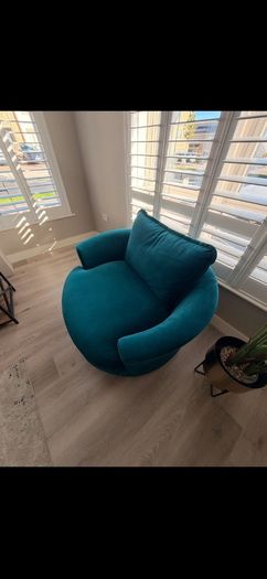 Teal love seat swivel.