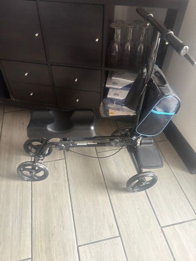 Knee walker