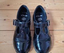 Clarks school shoes size1G