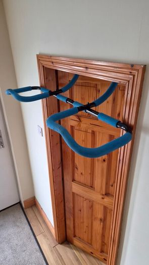 Pull up / push up bar