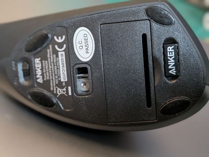 Vertical wireless mouse ergonomic