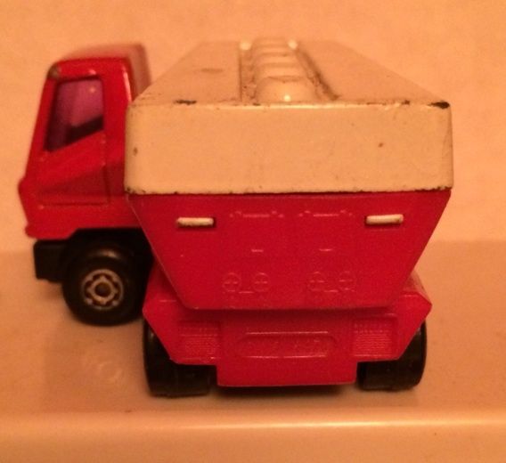 Matchbox 1-75 Freeway Tanker