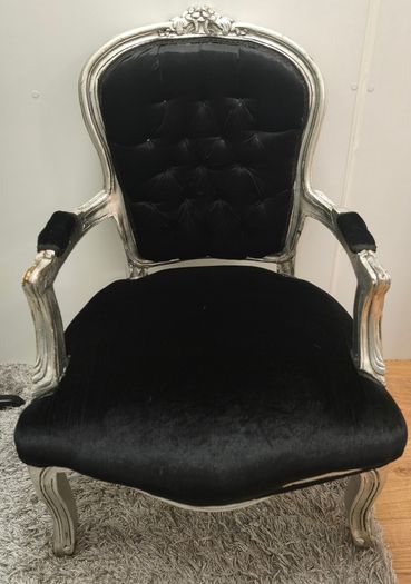 Black queen Anne chair