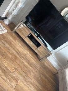 Fluer tv unit