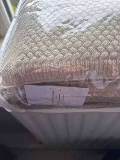 throw knitted