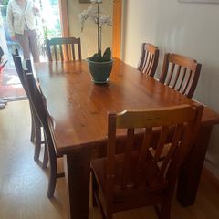 Dining room table + 6 high back chairs