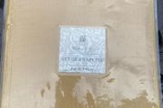 4 new gold napkins, Walton and Co