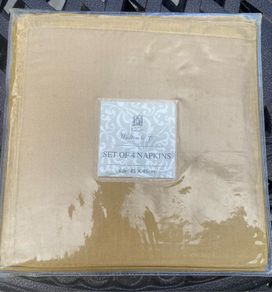 4 new gold napkins, Walton and Co