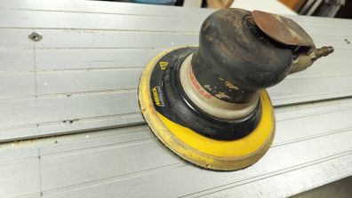 Dynabrade 6" orbital sander
