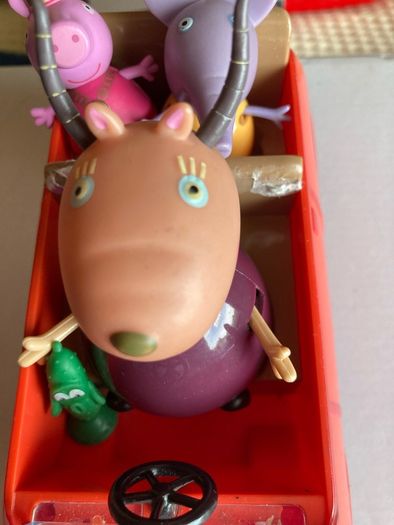Peppa Pig Car & Characters