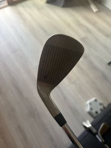 Wilson golf clubs 6,7,8,9,P, Driver