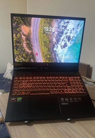 Nitro V16 Ryzen 7 GeForce RTX 4060 Gaming Laptop