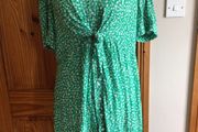 Ladies Green ditzy floral  Dress size 18 includes postage
